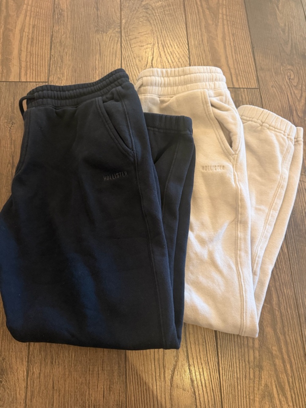 Hollister Fleece Relaxed Joggers Black and Cream Womens Size Medium